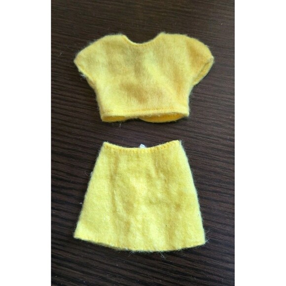 Vintage Barbie Clone Mod? 70s Or 80s Doll Outfit Yellow Felt Handmade? Top Skirt - Picture 1 of 6